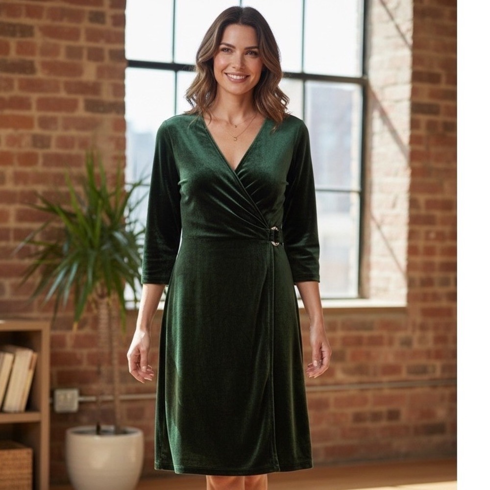 Anne Klein Womens Green Velvet Wrap Dress 3/4 Sleeve Buckle Detail Knee Length 6